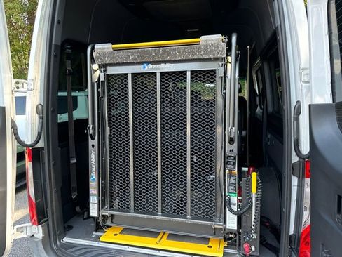 Used 2021 Mercedes-Benz Sprinter 2500 image 29