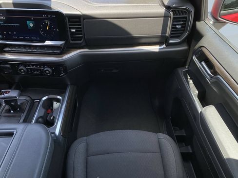 Used 2022 Chevrolet Silverado 1500 LT w/ Z71 Off-Road Package AWD/4WD image 16