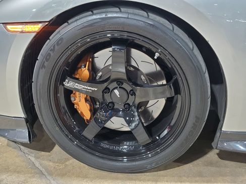 Used 2017 Nissan GT-R Premium AWD/4WD image 34