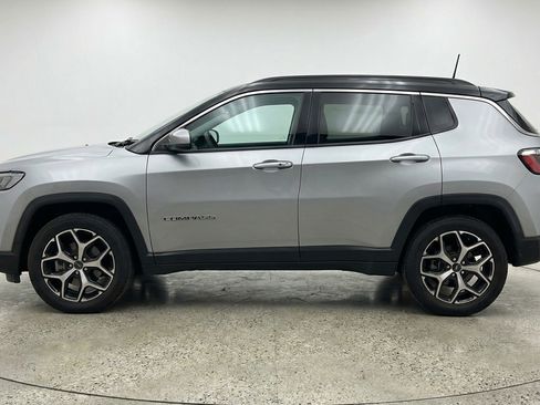 Used 2025 Jeep Compass Limited image 5