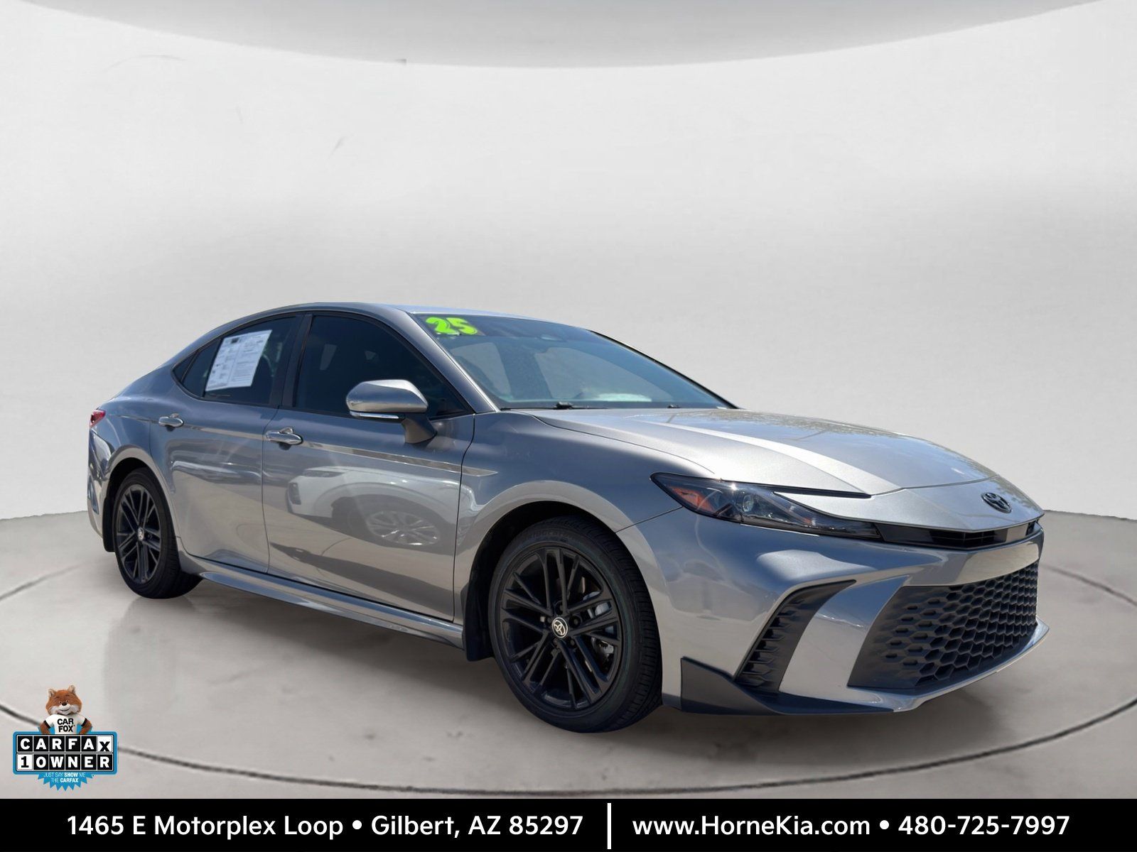 Used 2025 Toyota Camry SE w/ Convenience Package FWD image 1