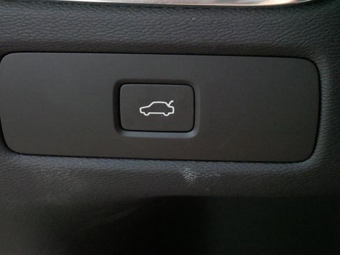 Used 2025 Volvo XC60 B5 Plus AWD/4WD image 27