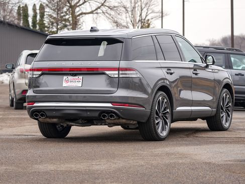 Used 2025 Lincoln Aviator Reserve w/ Equipment Group 201A image 3