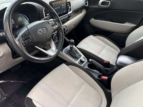 Certified 2024 Hyundai Venue SEL image 11
