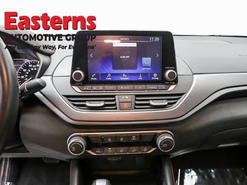 Used 2025 Nissan Altima 2.5 SR FWD image 12