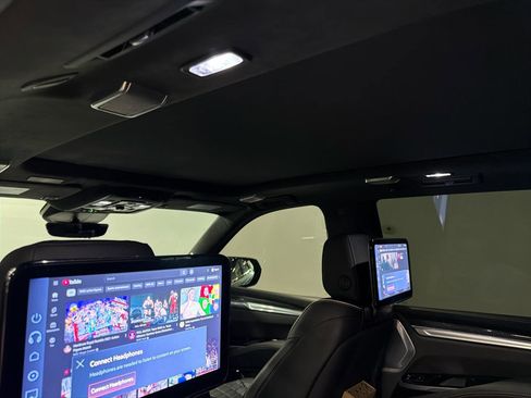 Used 2025 Cadillac Escalade V AWD/4WD image 27