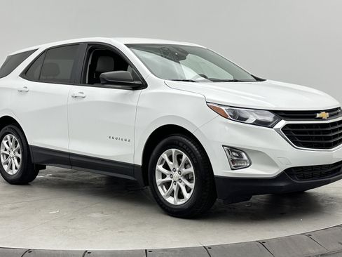 Used 2021 Chevrolet Equinox LS w/ LS Convenience Package FWD image 3