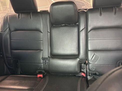 Used 2018 Jeep Wrangler Unlimited Sahara AWD/4WD image 9