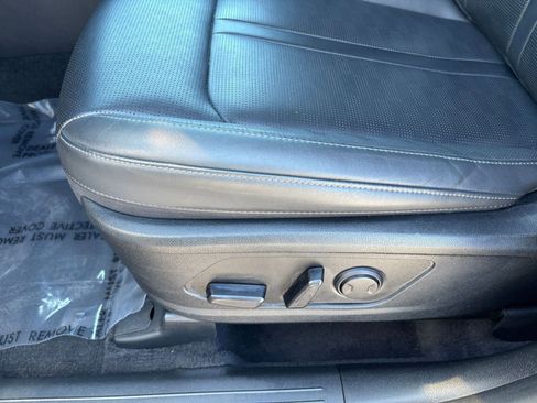 Used 2024 Kia Sorento S image 23