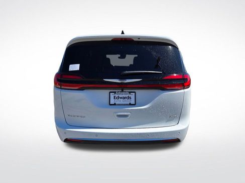 New 2026 Chrysler Pacifica Pinnacle image 5