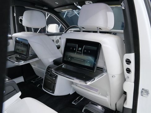 Used 2023 Rolls-Royce Phantom Sedan image 45