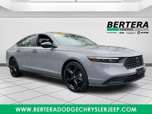Used 2024 Honda Accord Sport image 1
