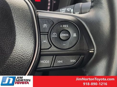 Used 2025 Toyota Corolla SE w/ SE Premium Package FWD image 29