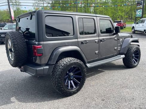 Used 2018 Jeep Wrangler Unlimited Sahara AWD/4WD image 7
