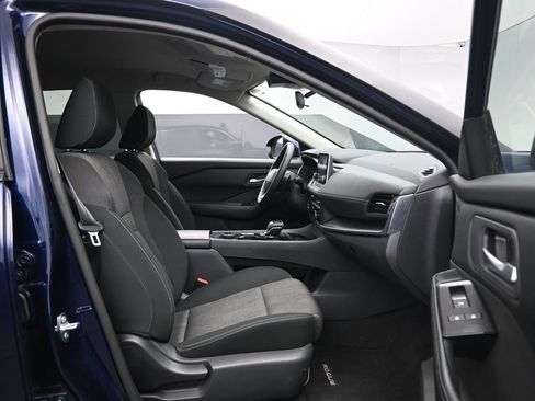 Used 2025 Nissan Rogue SV image 27