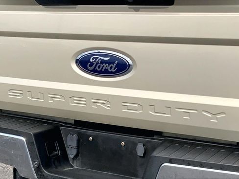 Used 2017 Ford F250 Lariat w/ Lariat Ultimate Package AWD/4WD image 27