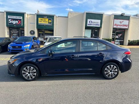 Used 2022 Toyota Corolla LE image 2