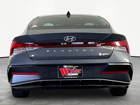 New 2026 Hyundai Elantra Limited FWD image 5