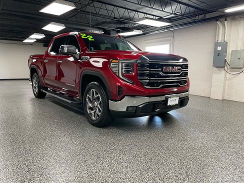 Used 2022 GMC Sierra 1500 SLT w/ SLT Premium Plus Package AWD/4WD image 4