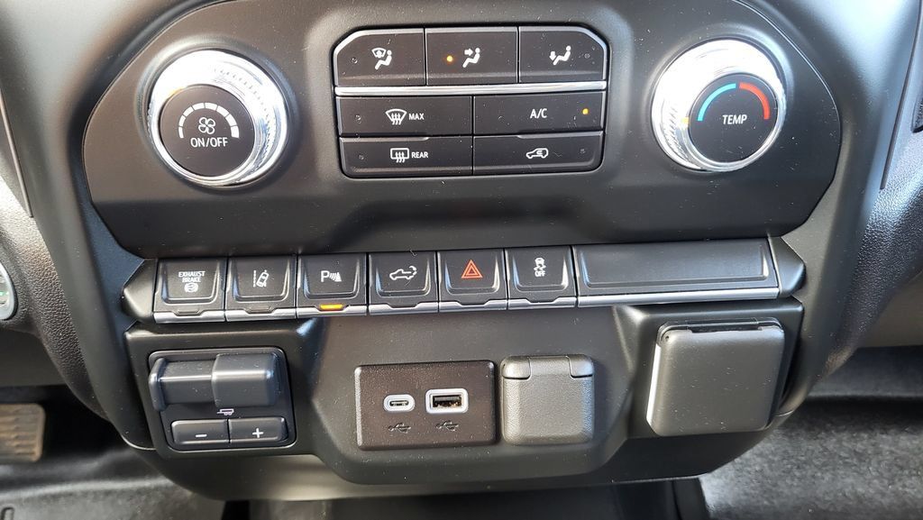 Used 2024 GMC Sierra 2500 Pro AWD/4WD image 32