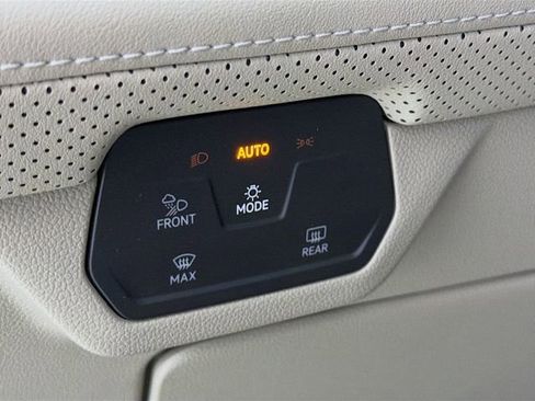 Used 2025 Volkswagen Atlas SE image 10