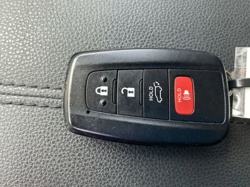 Used 2021 Toyota RAV4 XLE Premium AWD/4WD image 35