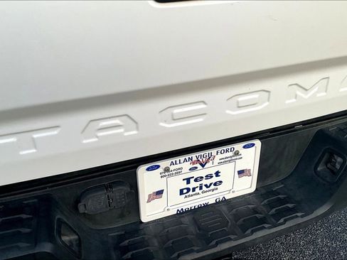 Used 2019 Toyota Tacoma TRD Off-Road image 8