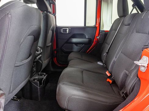 Used 2019 Jeep Wrangler Unlimited Sahara AWD/4WD image 36