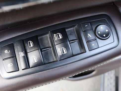Used 2018 Jeep Grand Cherokee Overland AWD/4WD image 27