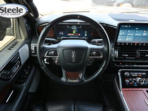 Used 2023 Lincoln Navigator Reserve AWD/4WD image 9