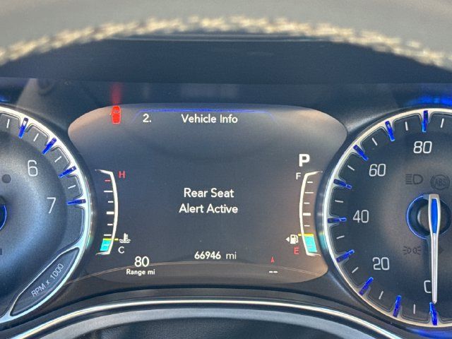 Used 2025 Chrysler Pacifica Limited FWD image 19