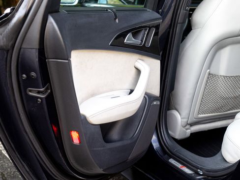 Used 2017 Audi S6 Prestige w/ S6 Sport Package image 18