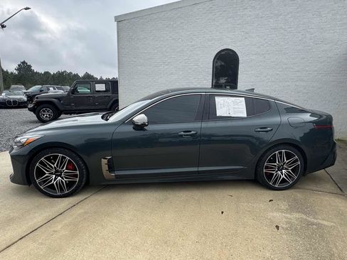 Used 2022 Kia Stinger GT2 image 2