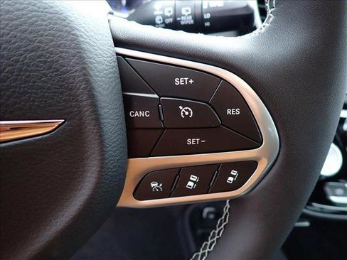 New 2025 Chrysler Pacifica Select image 18