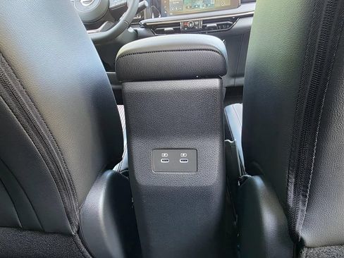 Used 2025 Nissan Kicks SR AWD/4WD image 9