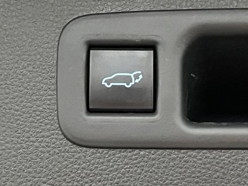 Certified 2021 Toyota Highlander LE AWD/4WD image 17