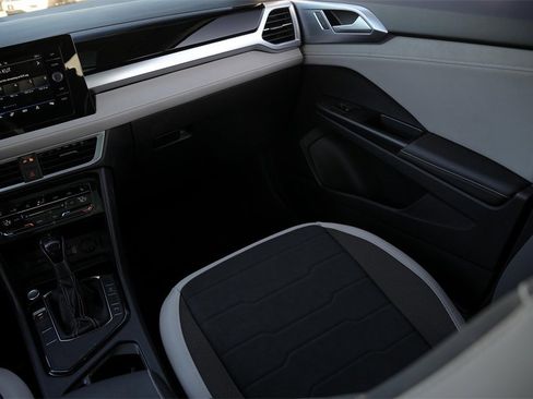 New 2025 Volkswagen Taos SE image 28