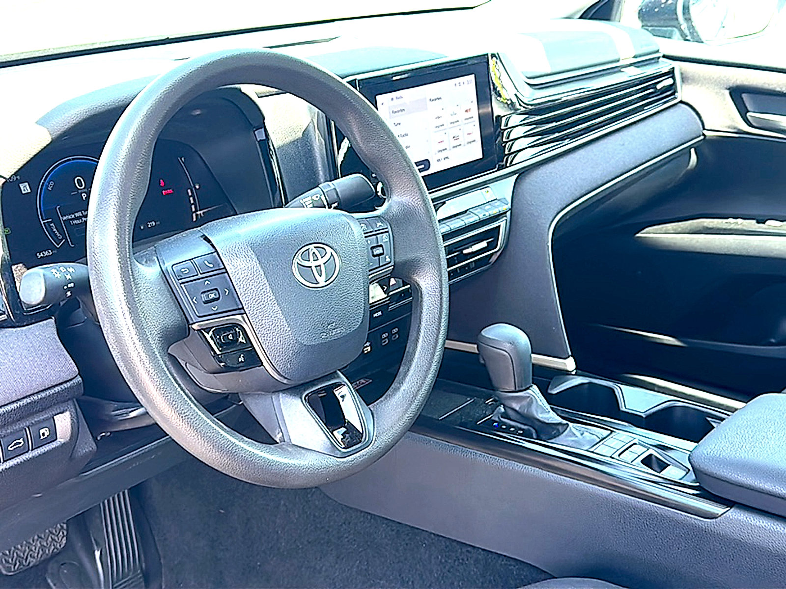 Used 2025 Toyota Camry LE FWD image 12