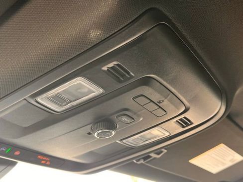 Used 2022 Chevrolet Suburban LT image 22