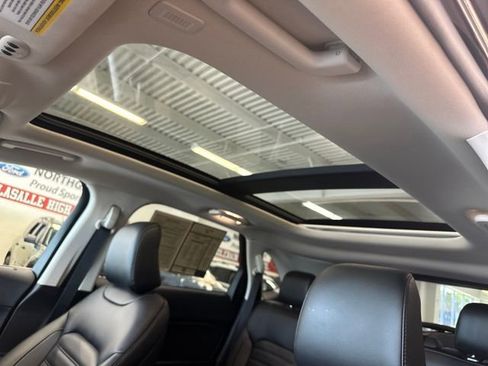 Used 2024 Ford Edge SEL w/ Convenience Package AWD/4WD image 4