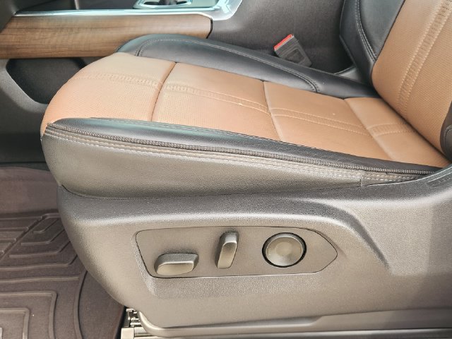 Used 2025 Chevrolet Silverado 3500 High Country w/ Technology Package AWD/4WD image 23