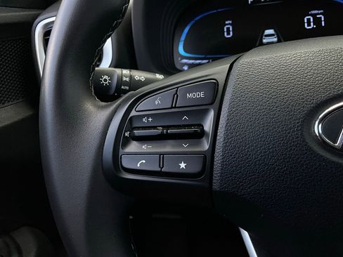 Used 2025 Hyundai Venue SEL image 34