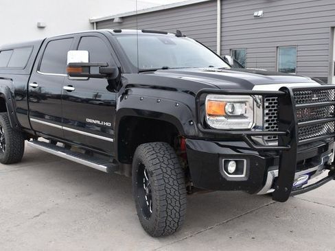 Used 2016 GMC Sierra 2500 Denali w/ Duramax Plus Package image 3