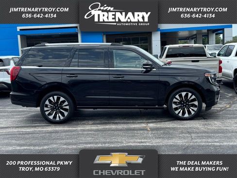 Used 2025 Ford Expedition Platinum w/ Driver's Package AWD/4WD image 1