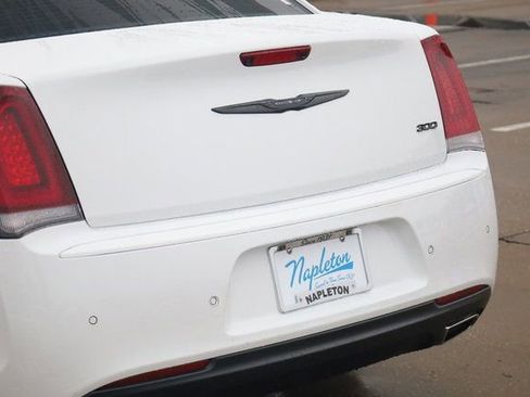 Used 2022 Chrysler 300 Touring L w/ Popular Equipment Group image 7