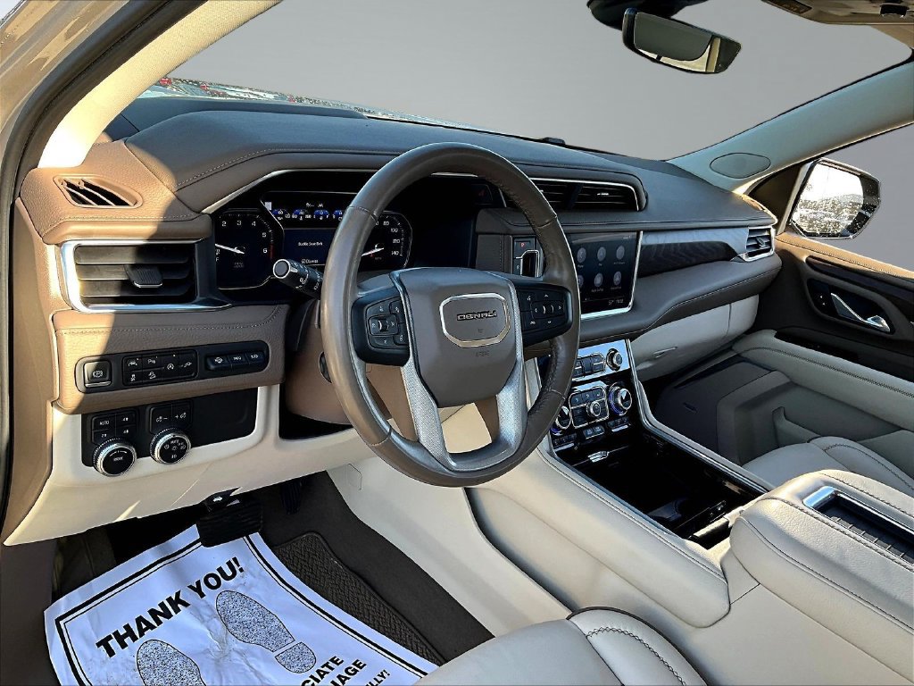 Used 2021 GMC Yukon XL Denali w/ Denali Premium Package AWD/4WD image 19