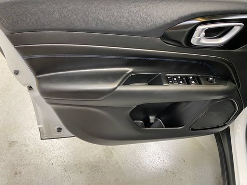 Used 2026 Jeep Compass Latitude AWD/4WD image 21