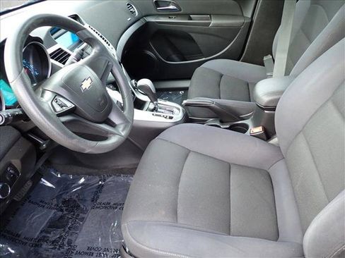 Used 2014 Chevrolet Cruze LT image 9
