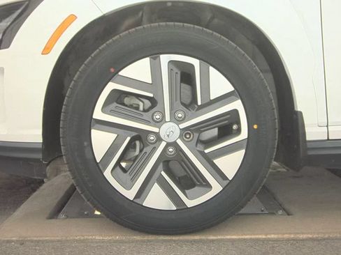 Used 2023 Hyundai Kona SE FWD image 11