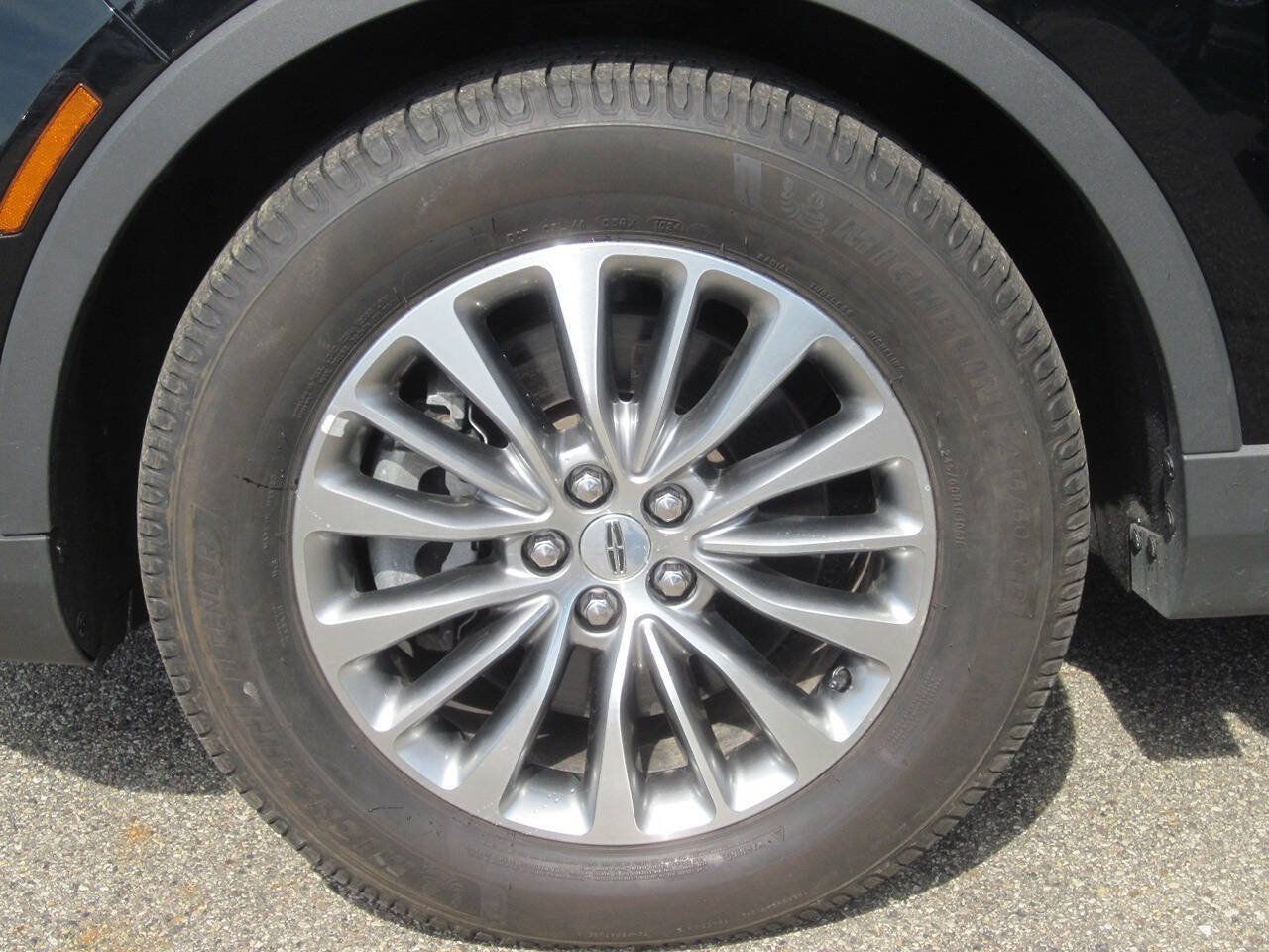 Used 2018 Lincoln MKX Select w/ Select Plus Package AWD/4WD image 25